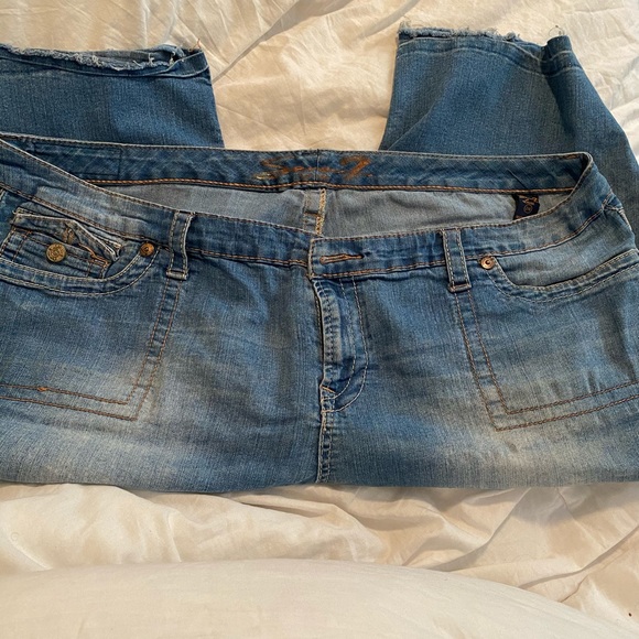 Capri Jeans - Picture 3 of 3